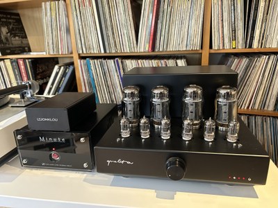 The Qualiton A75 integrated amplifier from Audio Hungary with two different phono pre-amplifiers. The Lejonklou Gaio-2 and the Sac Thailand Minute. Both are mm phon0 pre-amps.