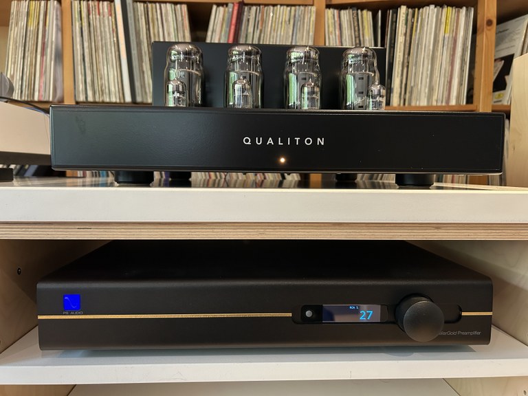PS Audio Stellar Gold Pre with Qualiton P200 Power 1.jpeg